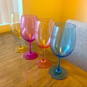 Set of 4 colorful plastic wine glasses
